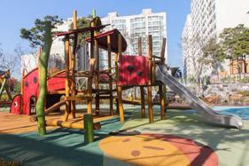 木質(zhì)滑梯好用嗎?幼兒園大型玩具廠家答疑